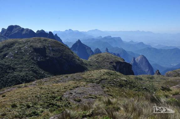 No 2o dia de caminhada, ainda antes de descer para o Vale da Luva, admirando as montanhas mais famosas do Parque Nacional da Serra dos Órgãos, no Rio de Janeiro